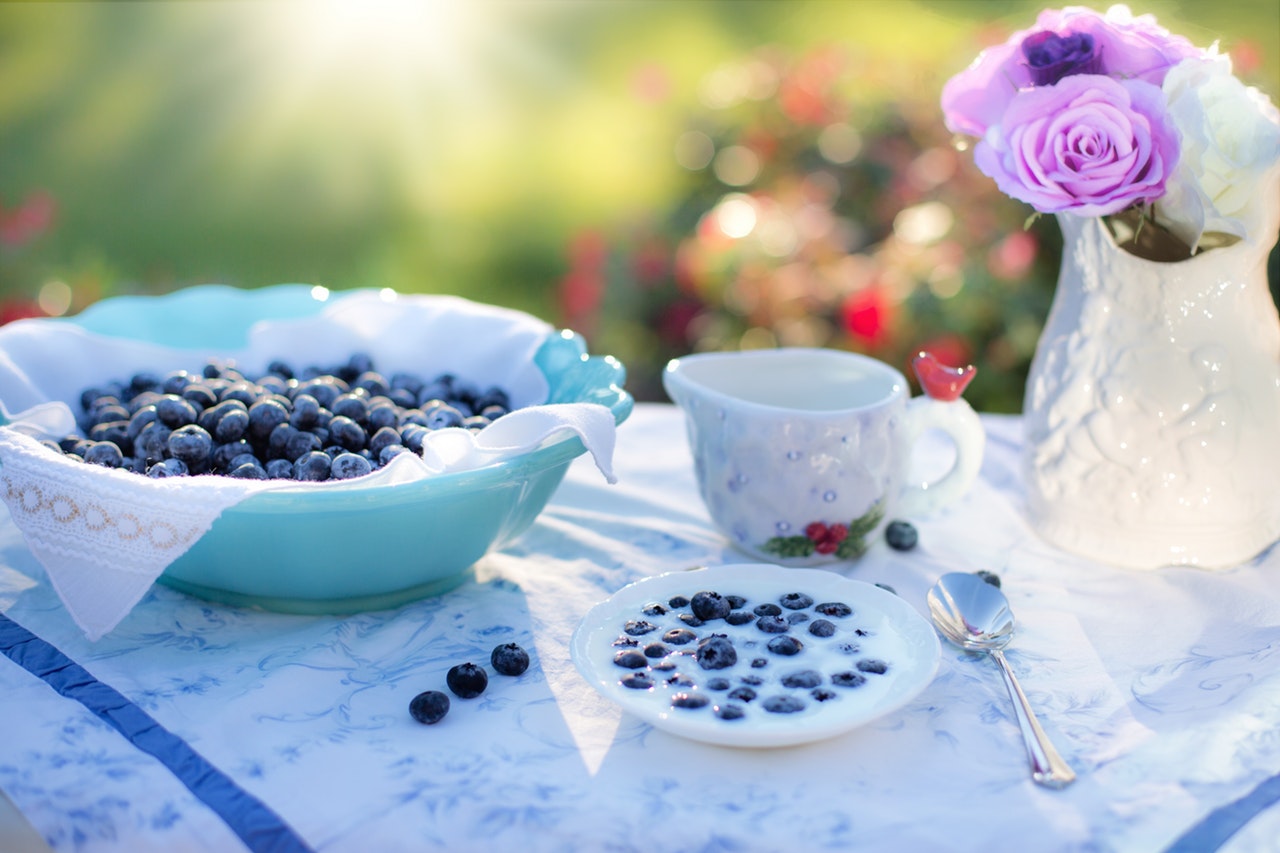 blueberries-cream-dessert-breakfast-162704